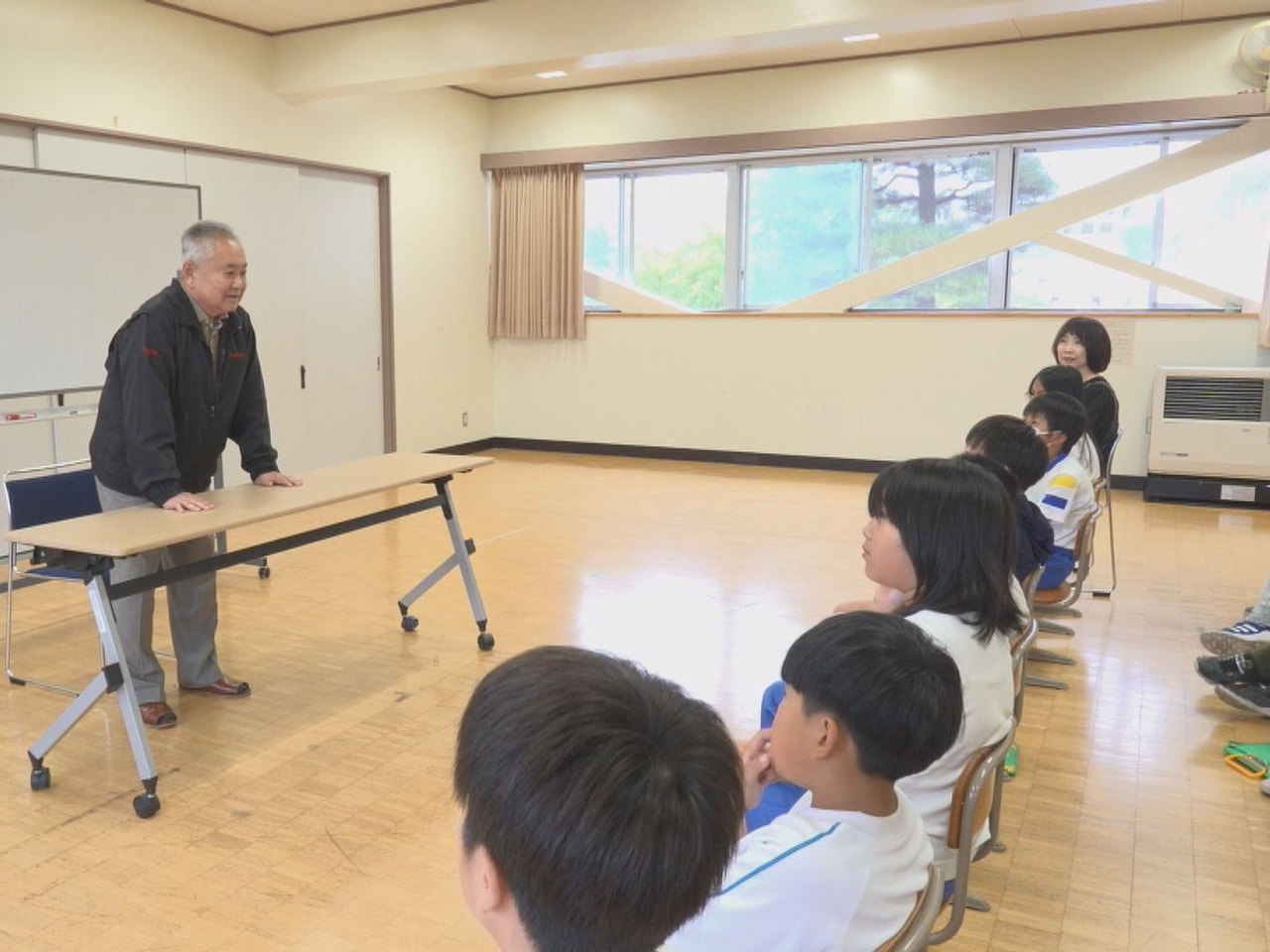 秋の高山祭（八幡祭）を前に、高山市の小学校では、祭文化の大切さと継承の心を伝える...
