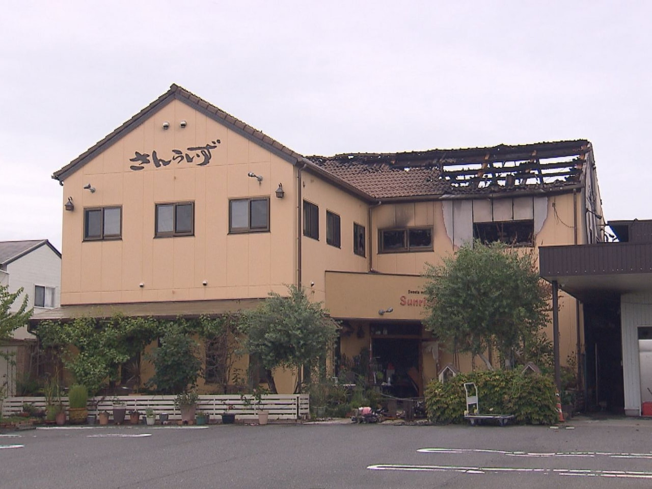 本巣市のケーキ店で火事があり、５人が死傷した放火事件で、岐阜県警は、死亡した葬祭...