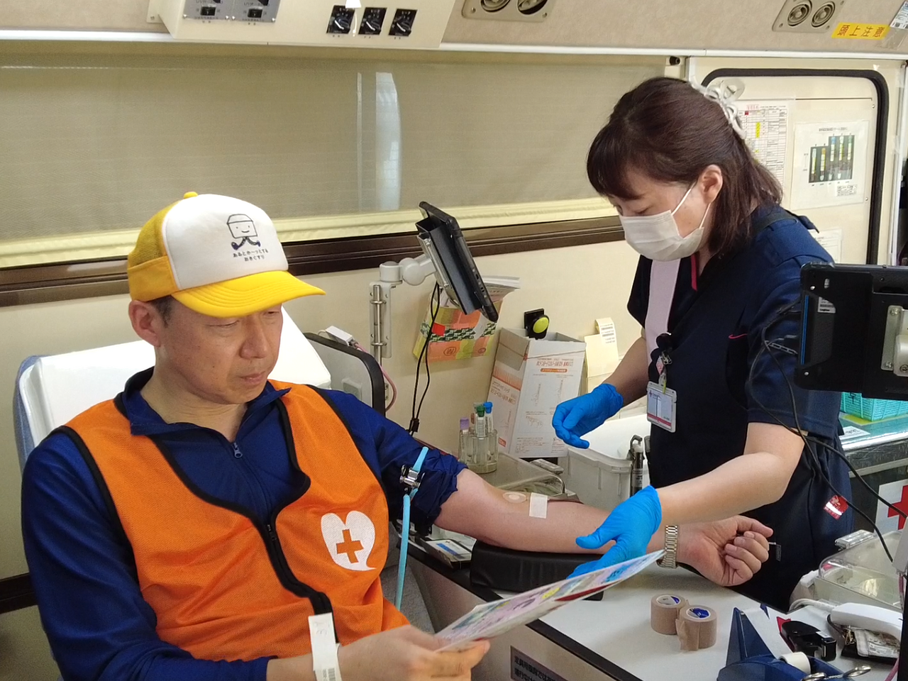 岐阜県医薬品配置協会の呼びかけによる 献血活動が、関市のスーパーで行われました。...