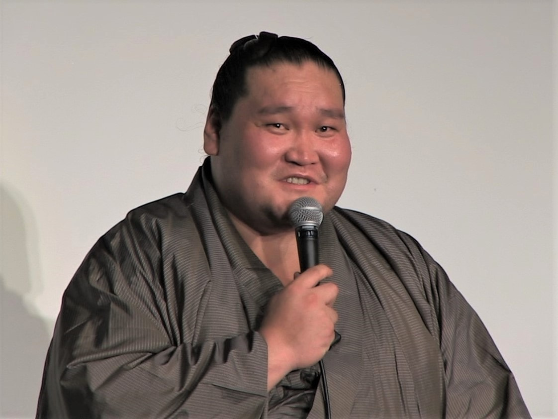 大相撲の名古屋場所を前に、横綱の照ノ富士関が朝日大学を訪れ、相撲部を激励したほか...