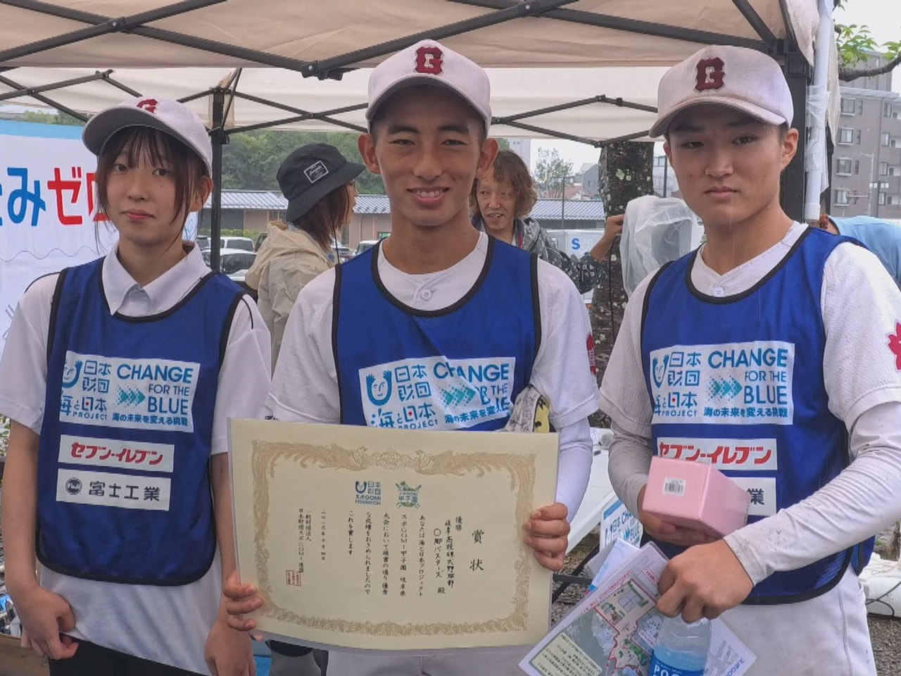 高校生がスポーツ感覚でごみ拾いをする岐阜県大会が岐阜市で開かれました。 大会は、...