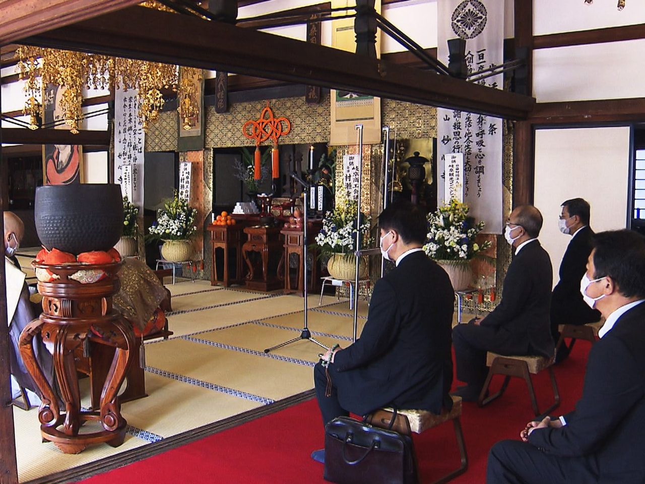 岐阜のまちの礎を築いた織田信長公の遺徳をしのぶ追悼法要が2日、岐阜市の寺で営まれ...