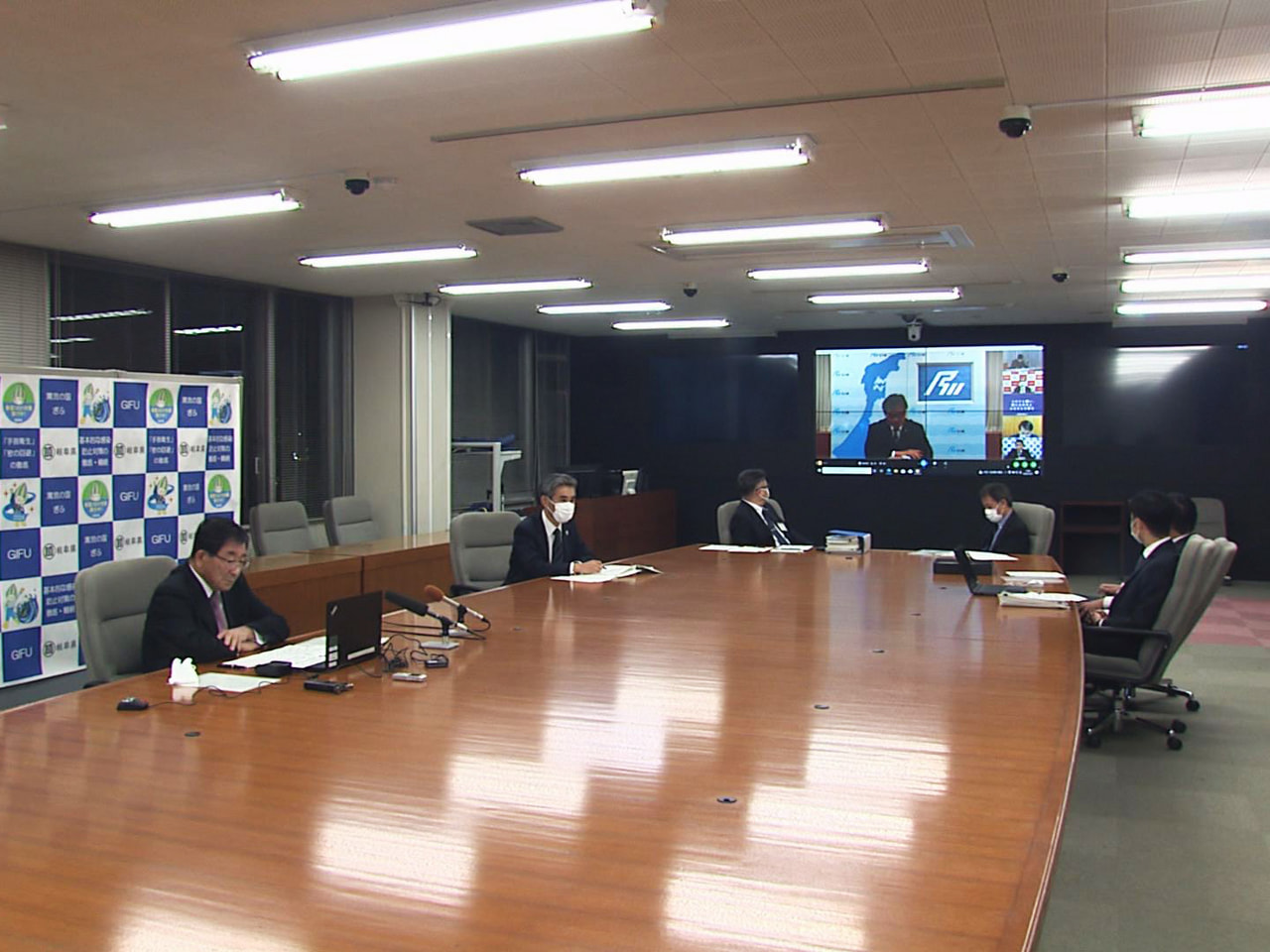 新型コロナウイルスの感染者が全国的に増加し年末年始の感染拡大が懸念されるなか、全...