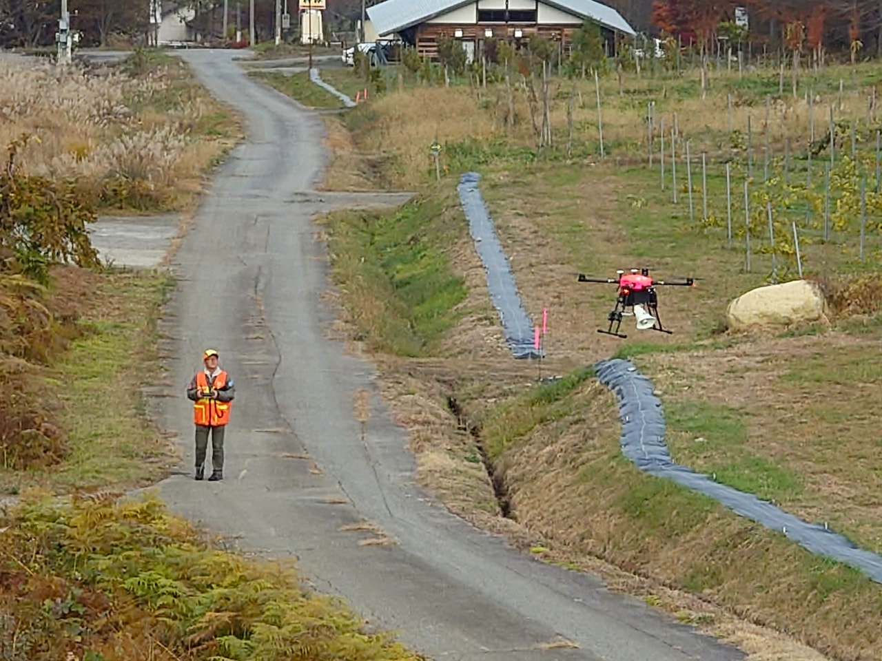全国各地でクマによる被害が相次ぐ中、飛騨市で １４日、ドローンを使ったクマの追い...