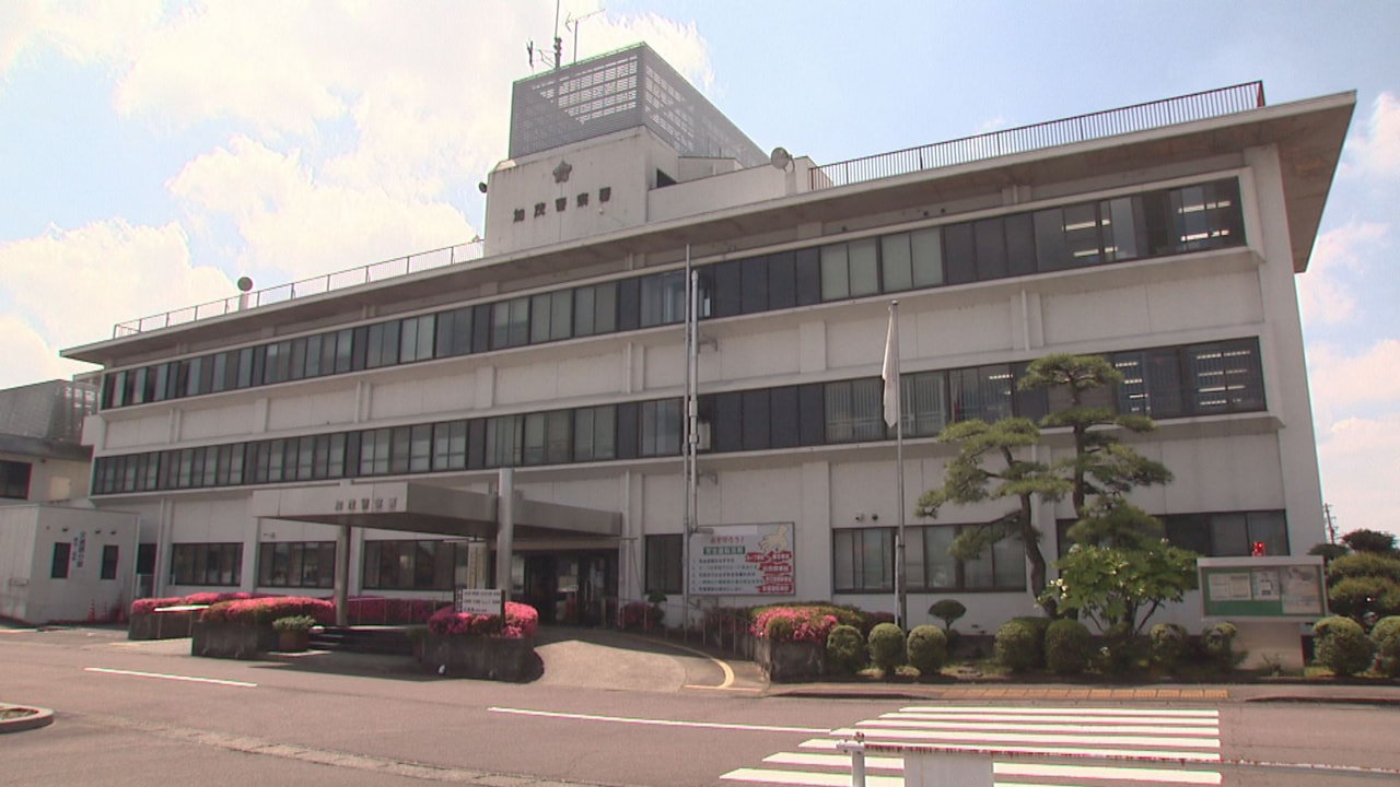 22日朝、岐阜県川辺町の交差点で横断歩道を渡っていた89歳の男性が車にはねられ、...