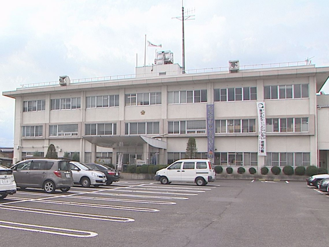 岐阜県本巣郡北方町の会社役員の７０代男性から、半導体製造装置の取引代金の名目で３...
