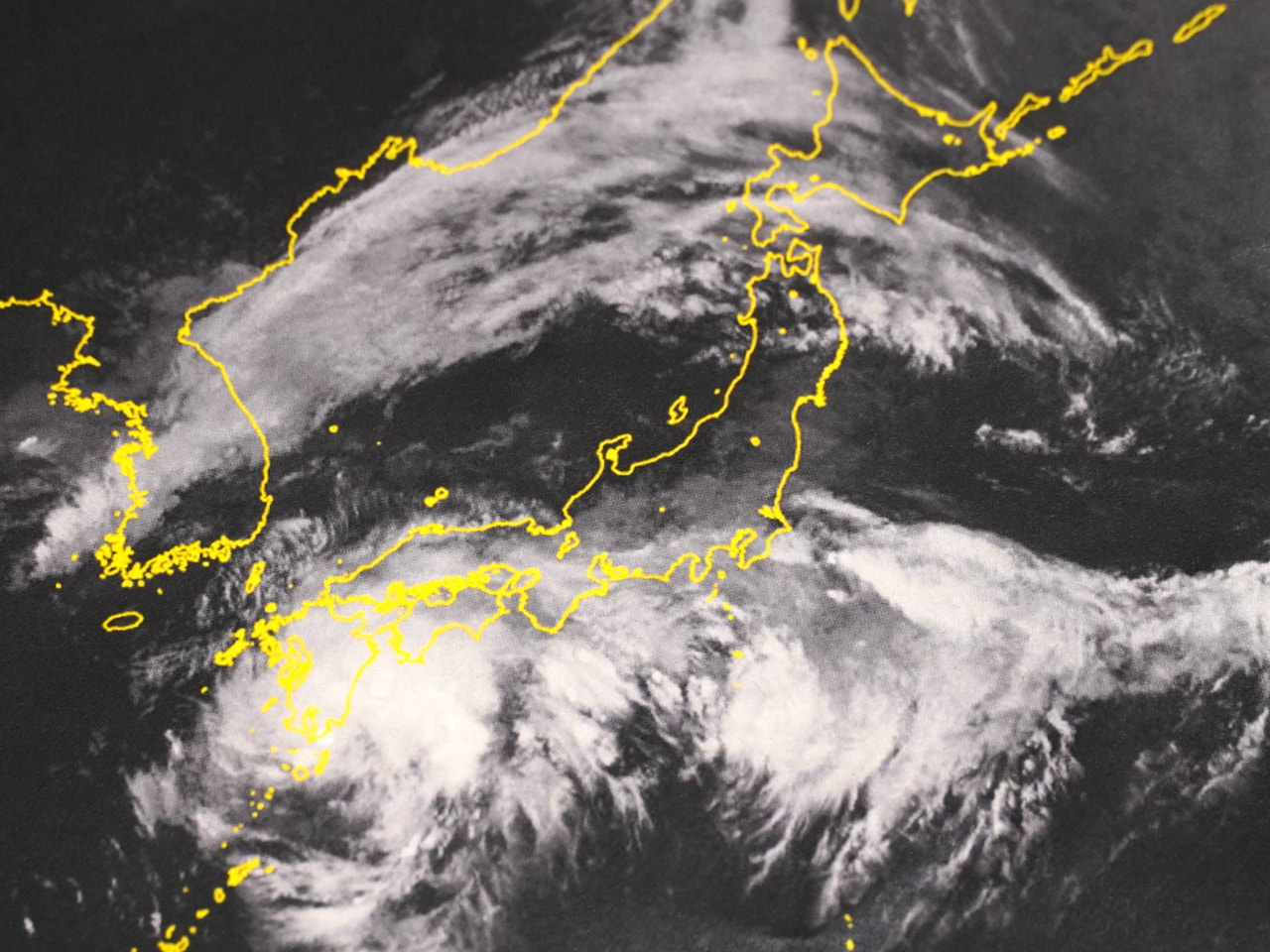 台風15号は(4日午後6時現在)、九州・宮崎県沖の海上を北へ進んでいるとみられま...