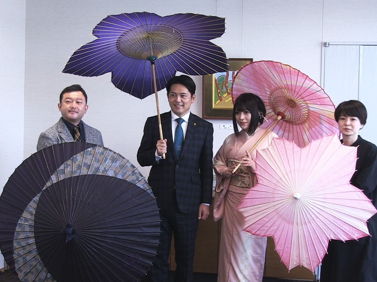 和楽器とロックバンドを融合させた「和楽器バンド」のメンバーが10月4日、岐阜市役...