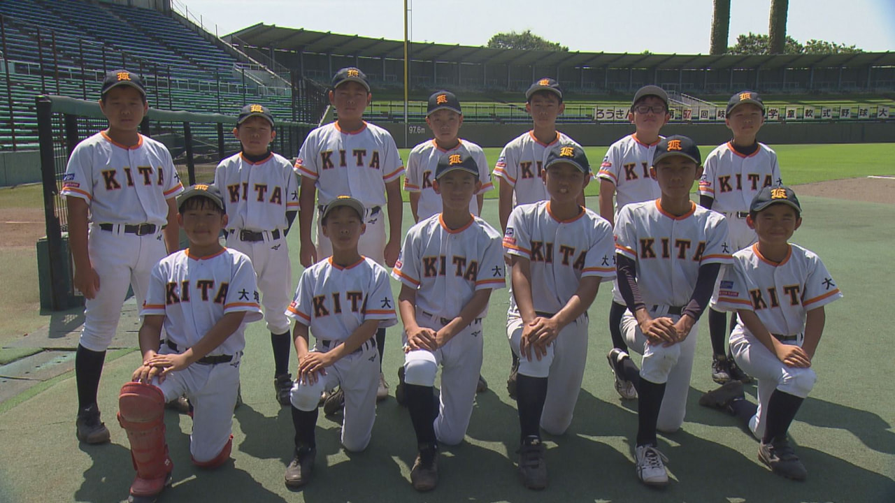 ろうきん杯第５７回県学童軟式野球大会は１５日、岐阜市長良福光のぎふしん長良川球場...