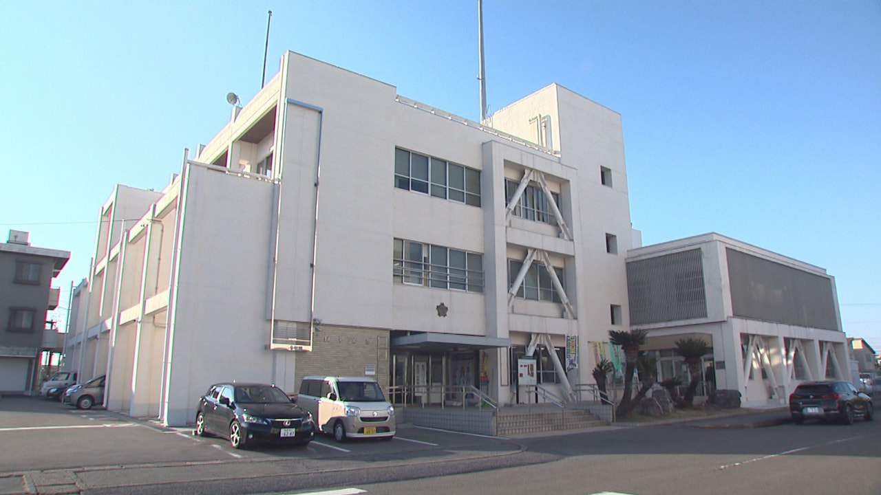 大垣市の空き家に侵入し、貴金属など計115万円相当を盗んだとして15歳の少年2人...