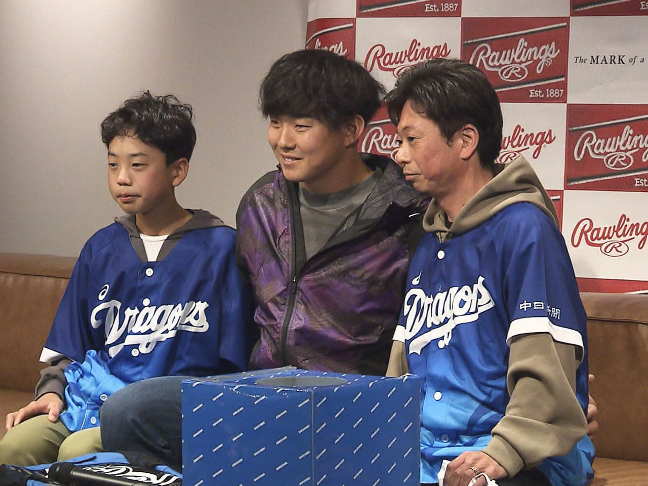プロ野球ドラゴンズの小笠原慎之介投手によるトークショーが17日、岐阜市のヒマラヤ...