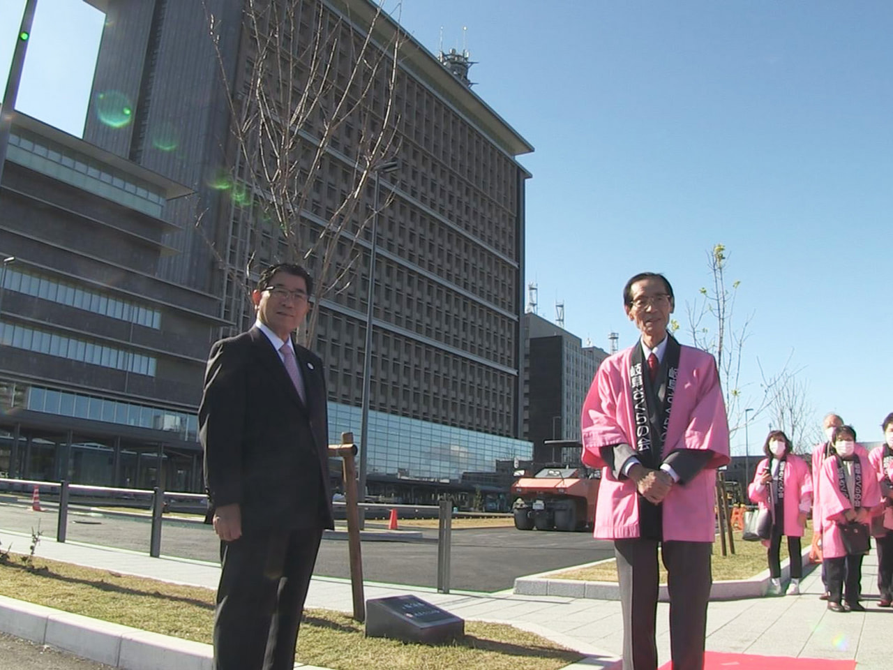 来年1月に開庁する、新しい岐阜県庁舎周辺に植えられた桜の整備に役立ててもらおうと...