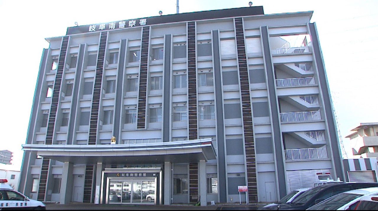 高校の女子トイレに侵入したとして、岐阜市の26歳の男が26日、現行犯逮捕されまし...