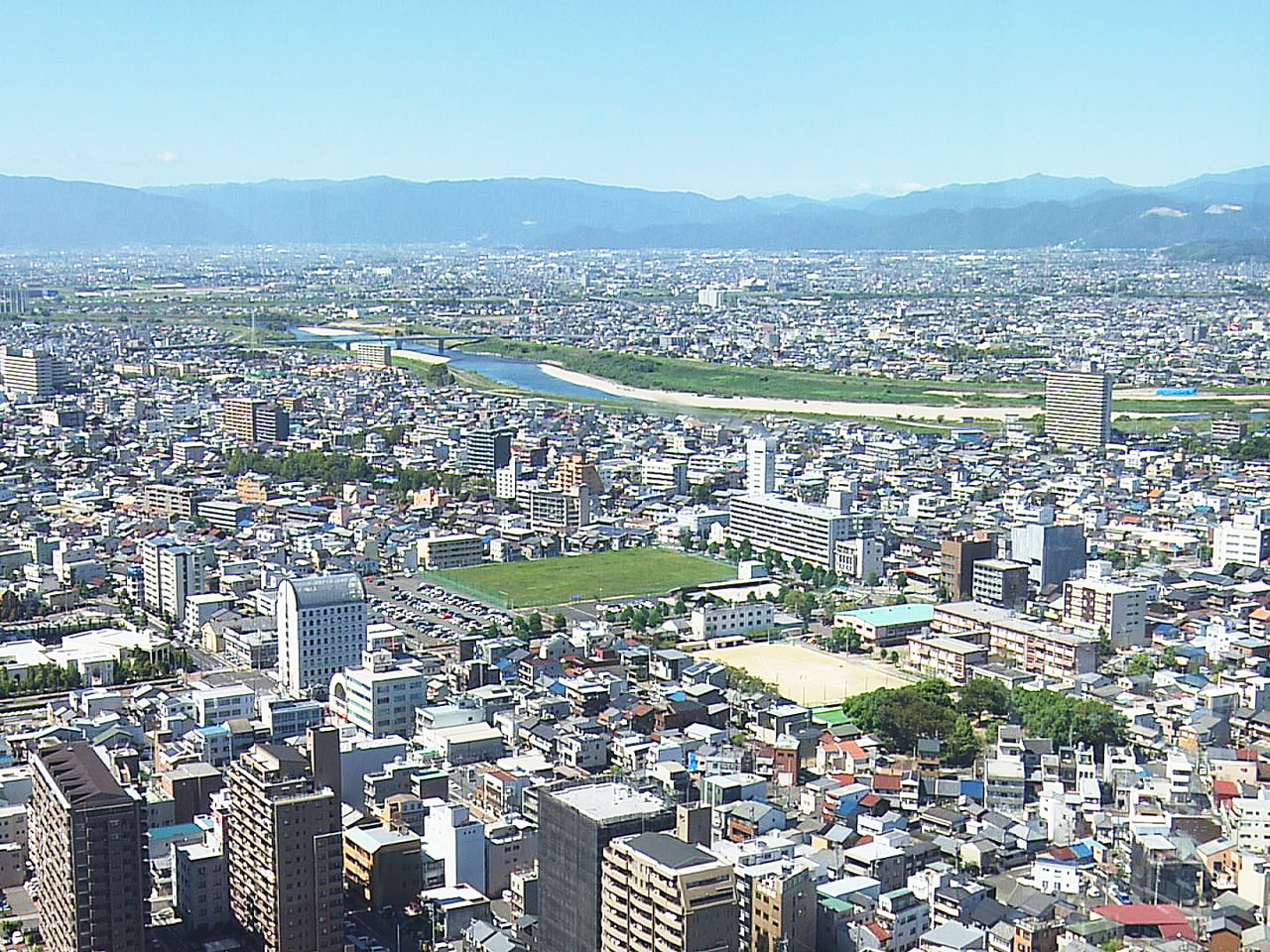 10月に入っても連日、季節外れの暑さが続いており6日も、岐阜市など美濃地方平野部...