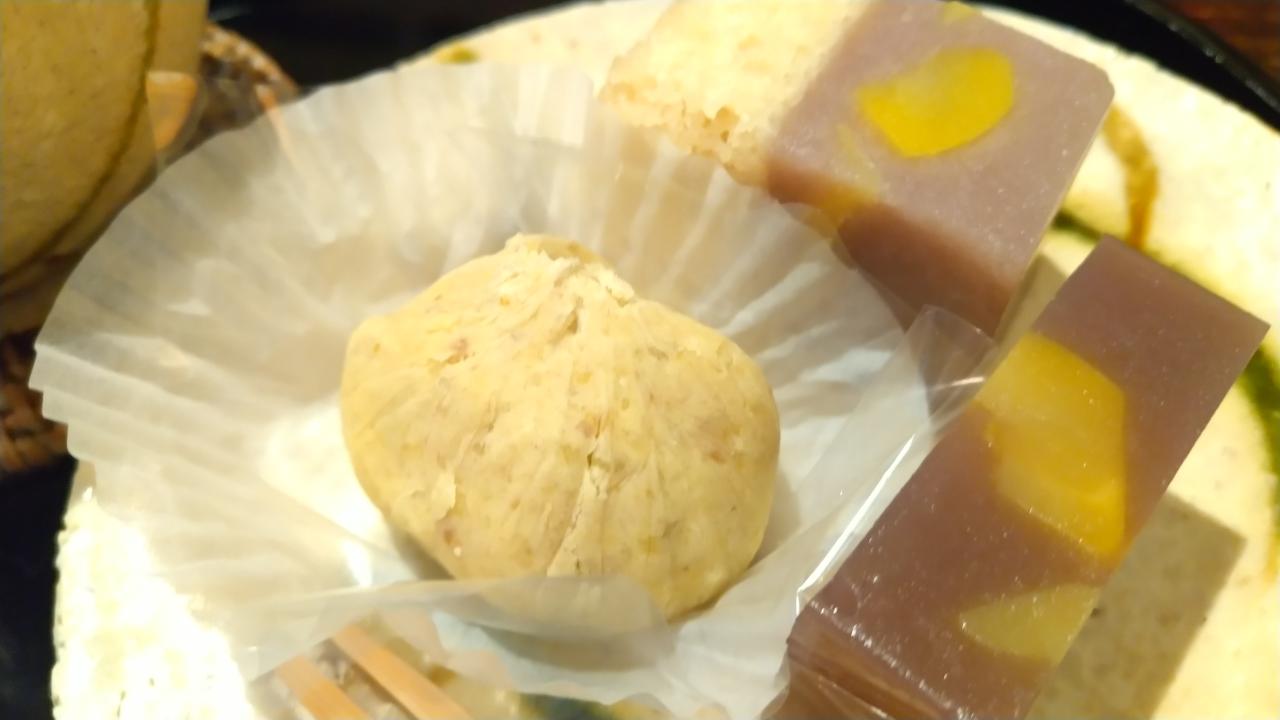 愛知県一宮市にある和菓子店「明や」は、わらび餅の店として知られています。 平日も...