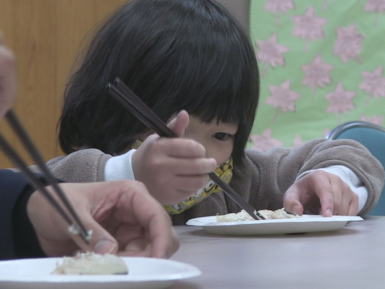 子どもたちに食べ残しなどのフードロスを削減し、SDGsへの理解を深めてもらおうと...