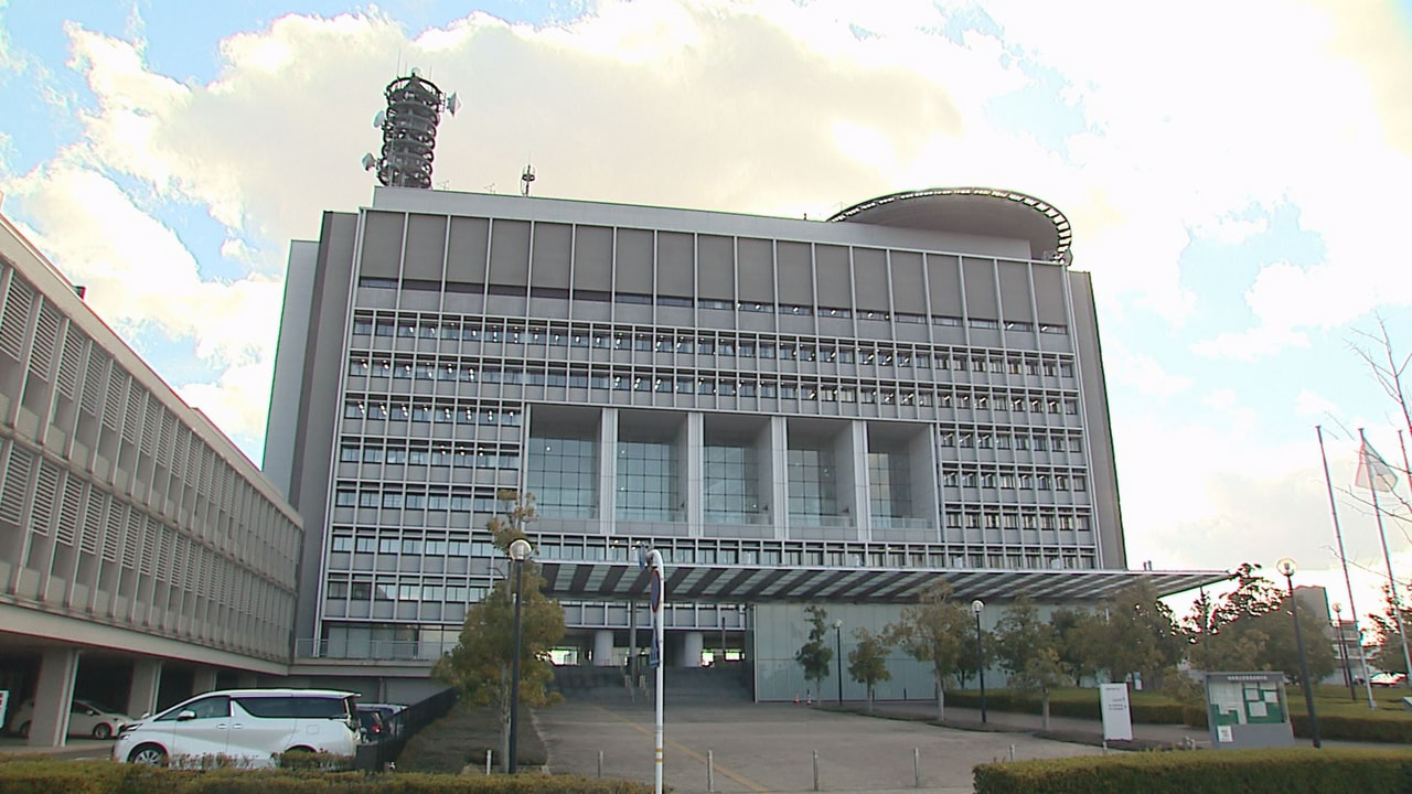 大麻草を営利目的で栽培していたとして、岐阜県警は18日、愛知県の兄弟2人を大麻取...