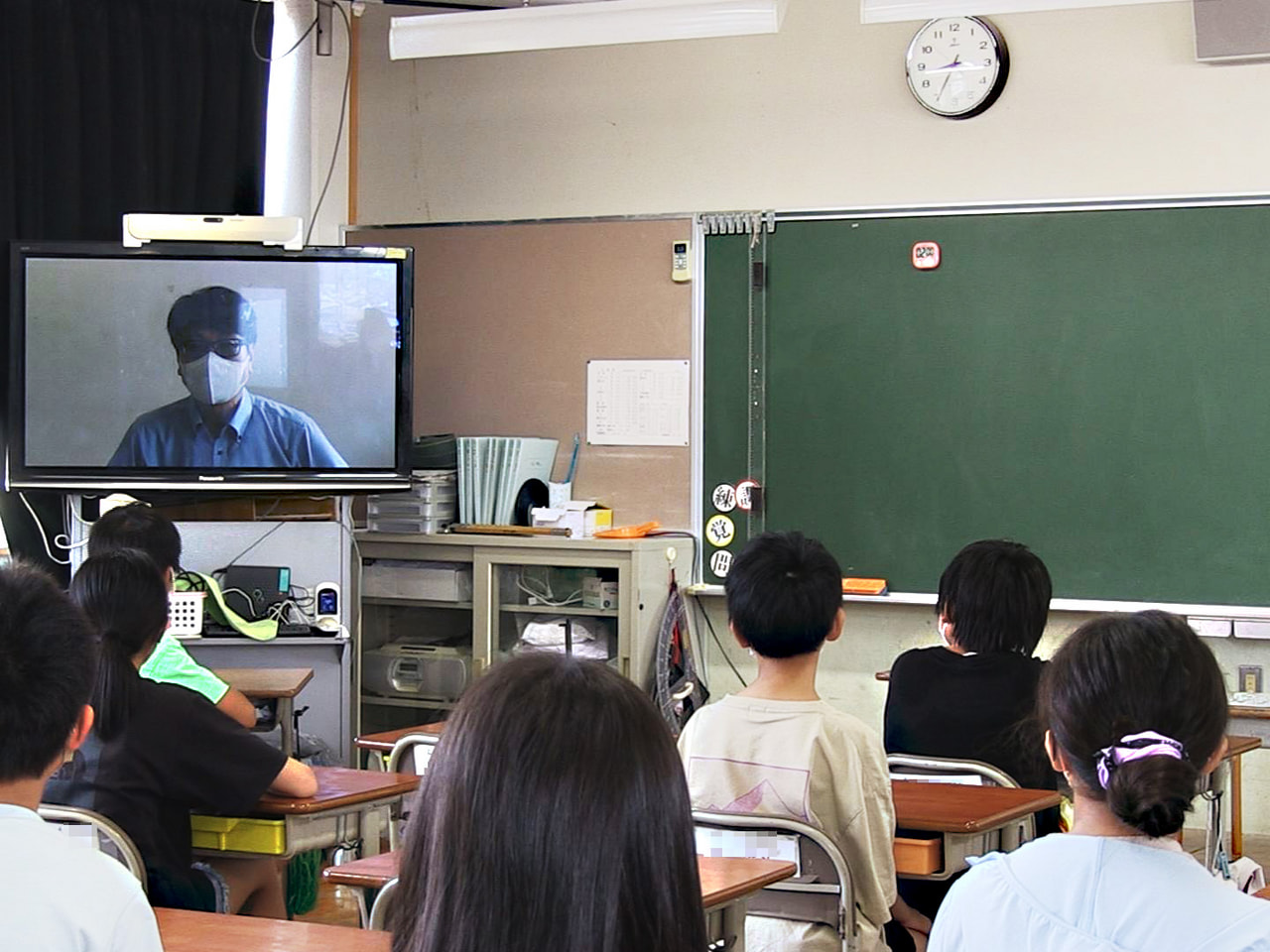 岐阜県内ほとんどの公立小中学校で20日、終業式が行われました。21日から待ちにま...
