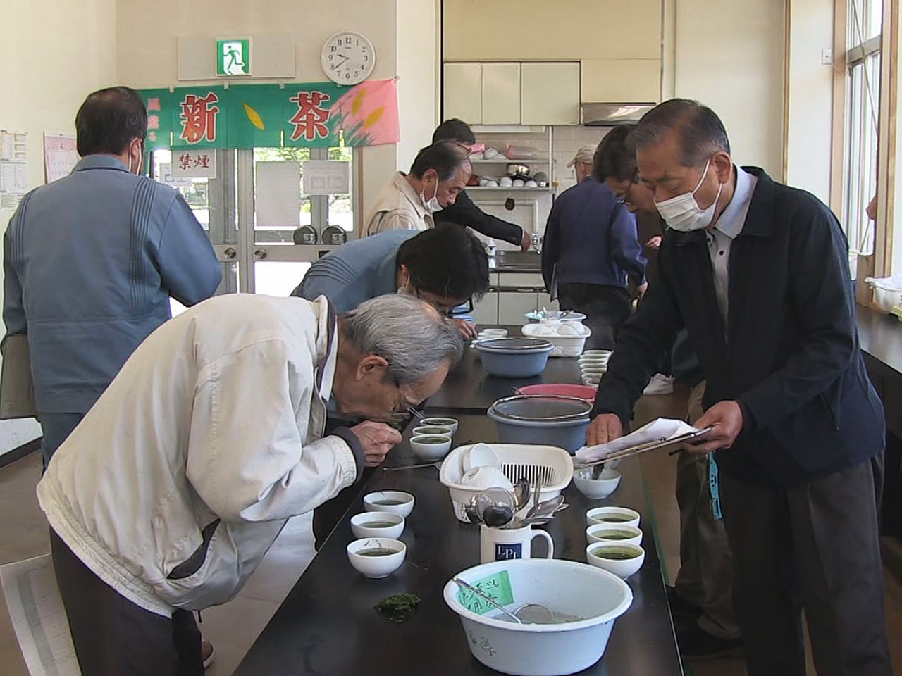 岐阜県内有数のブランド茶「美濃いび茶」の一番茶の共販会が30日、揖斐郡揖斐川町で...