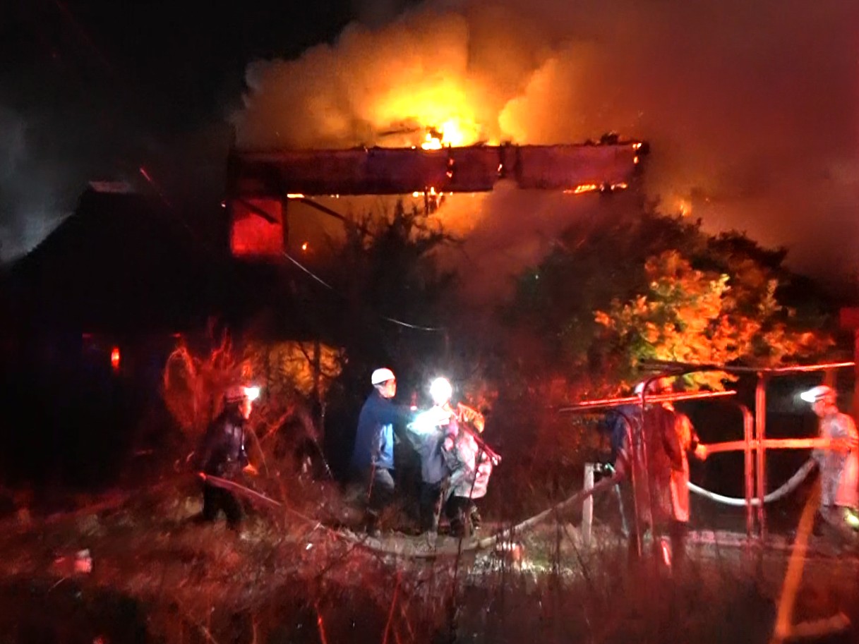 １１日早朝、美濃加茂市の住宅で火事があり、焼け跡から性別不明の１人の遺体が見つか...