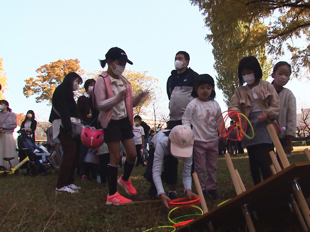 秋晴れとなった１２日、岐阜県内各地ではさまざまなイベントが開かれ、多くの家族連れ...