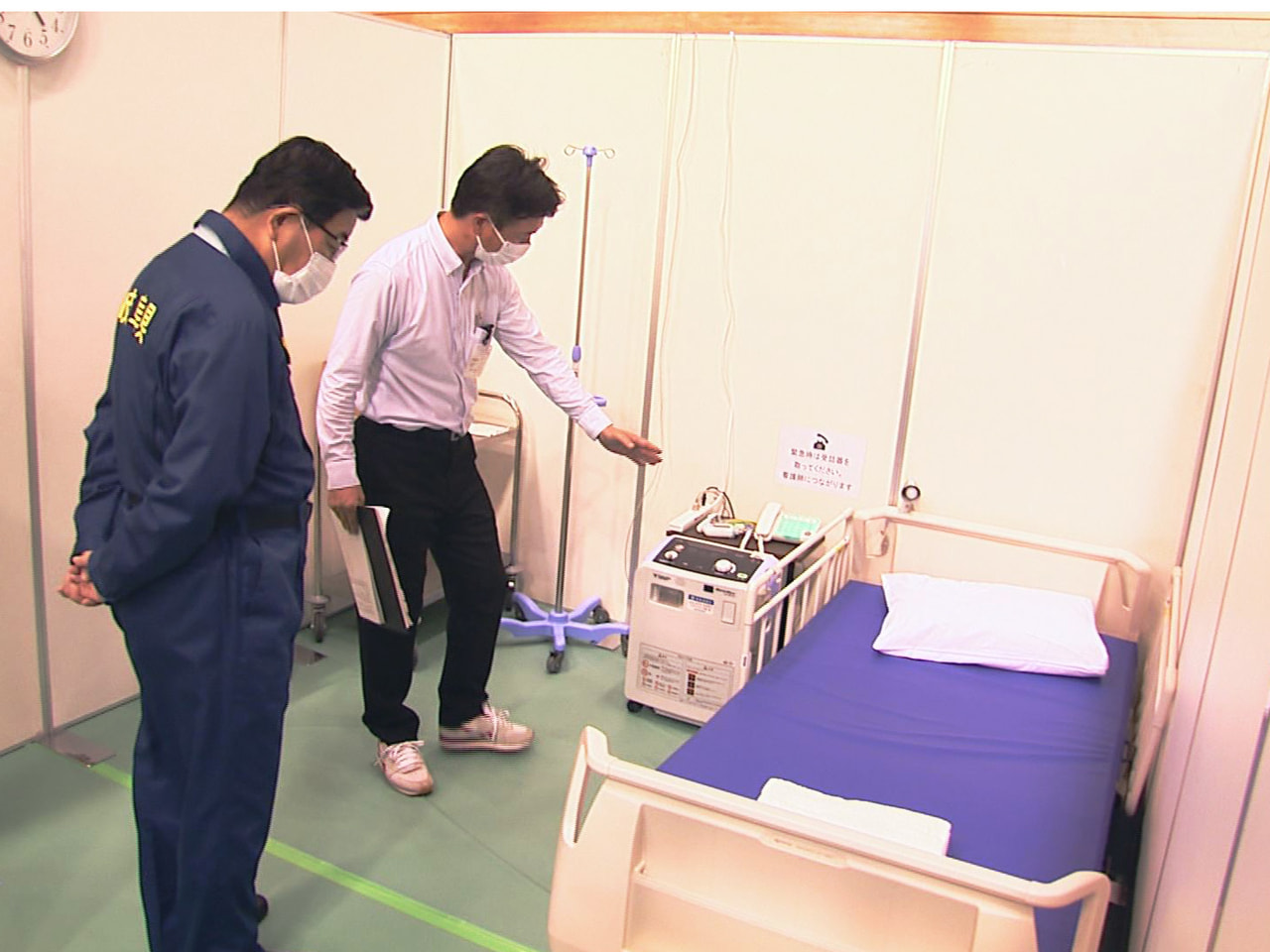 新型コロナウイルスの感染急増に備え、岐阜県が岐阜市内に整備した臨時医療施設が6日...