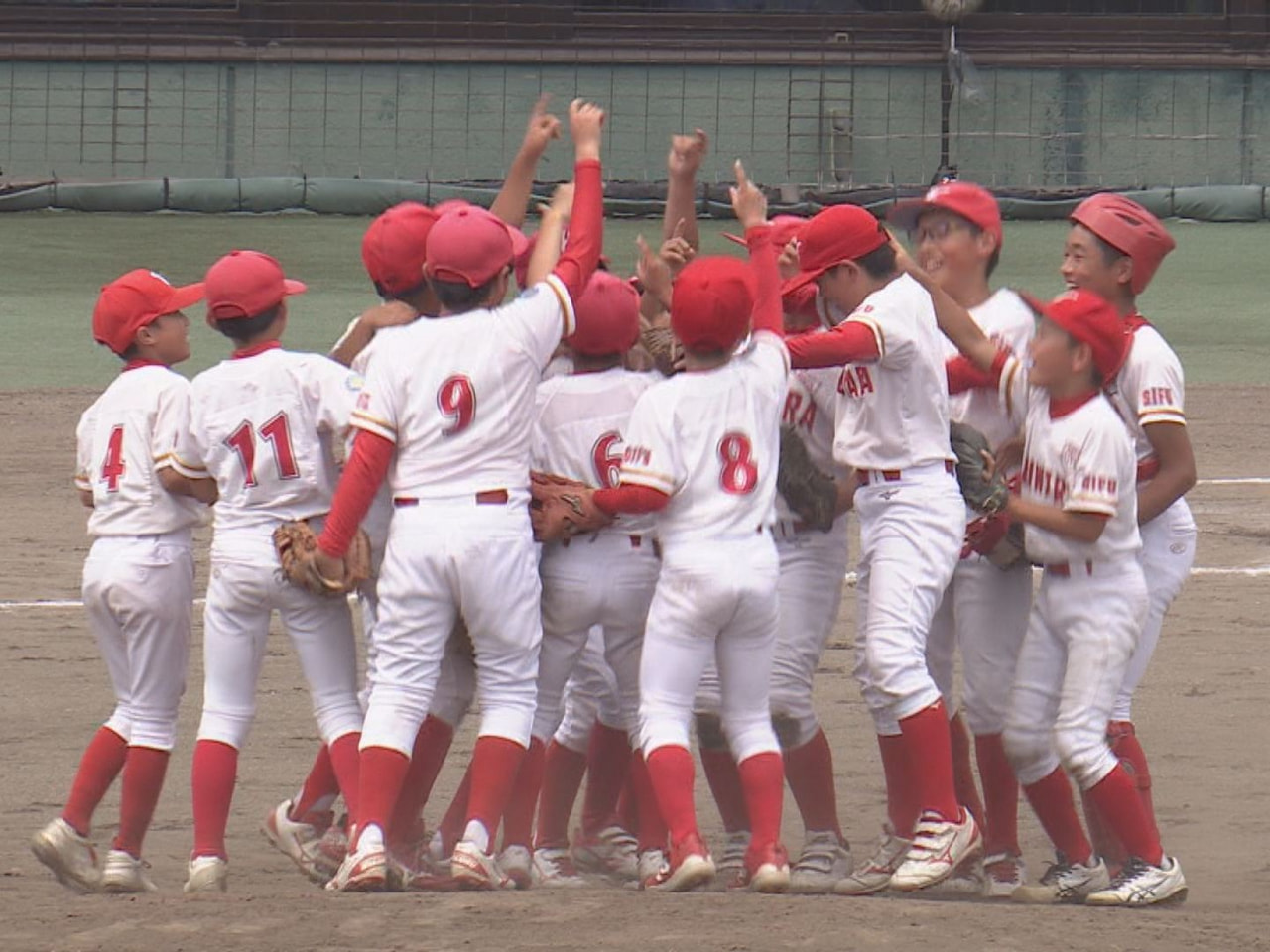 第５８回ろうきん杯岐阜県学童軟式野球大会の決勝が１３日に行われ、萩原クラブが１３...