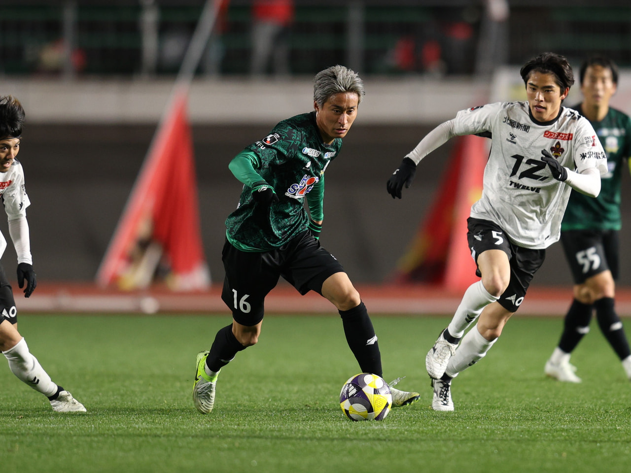 シーズンで活躍した選手を表彰するサッカーＪ３リーグの優秀選手賞に、ＦＣ岐阜の西谷...