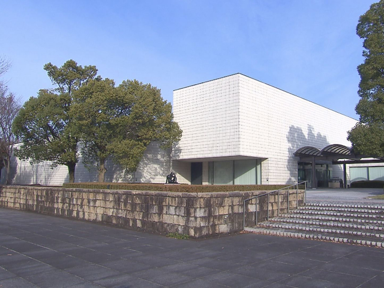 県は９日、県美術館で１年間にわたって電気料金の過払いがあったことを明らかにしまし...