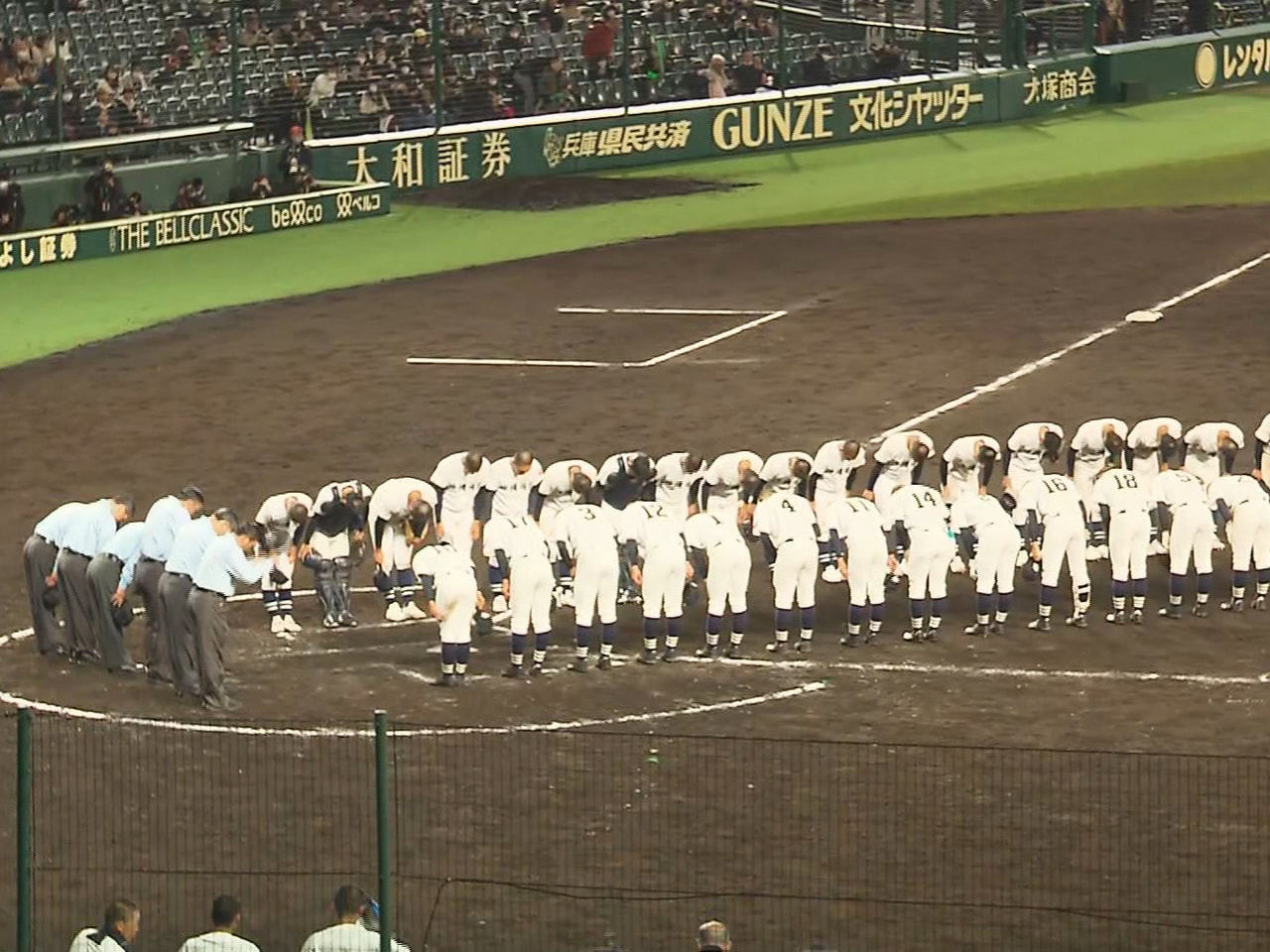 第９５回選抜高校野球大会第１日の１８日、県勢の大垣日大は、沖縄の沖縄尚学に３対４...