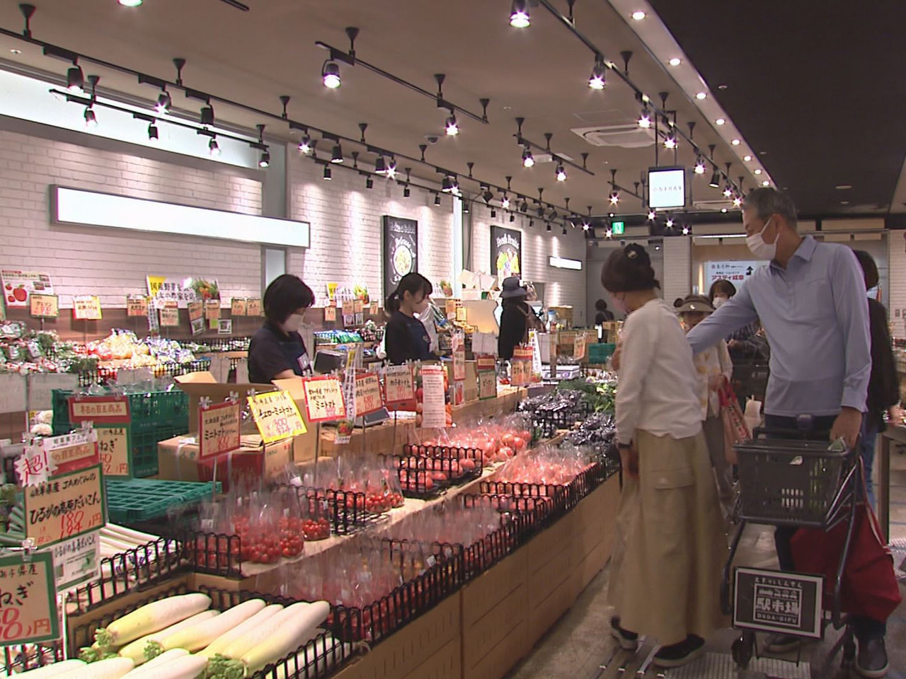 農作物の肥料価格高騰や円安の影響を受ける生産者を応援しようと、岐阜県産を中心に国...