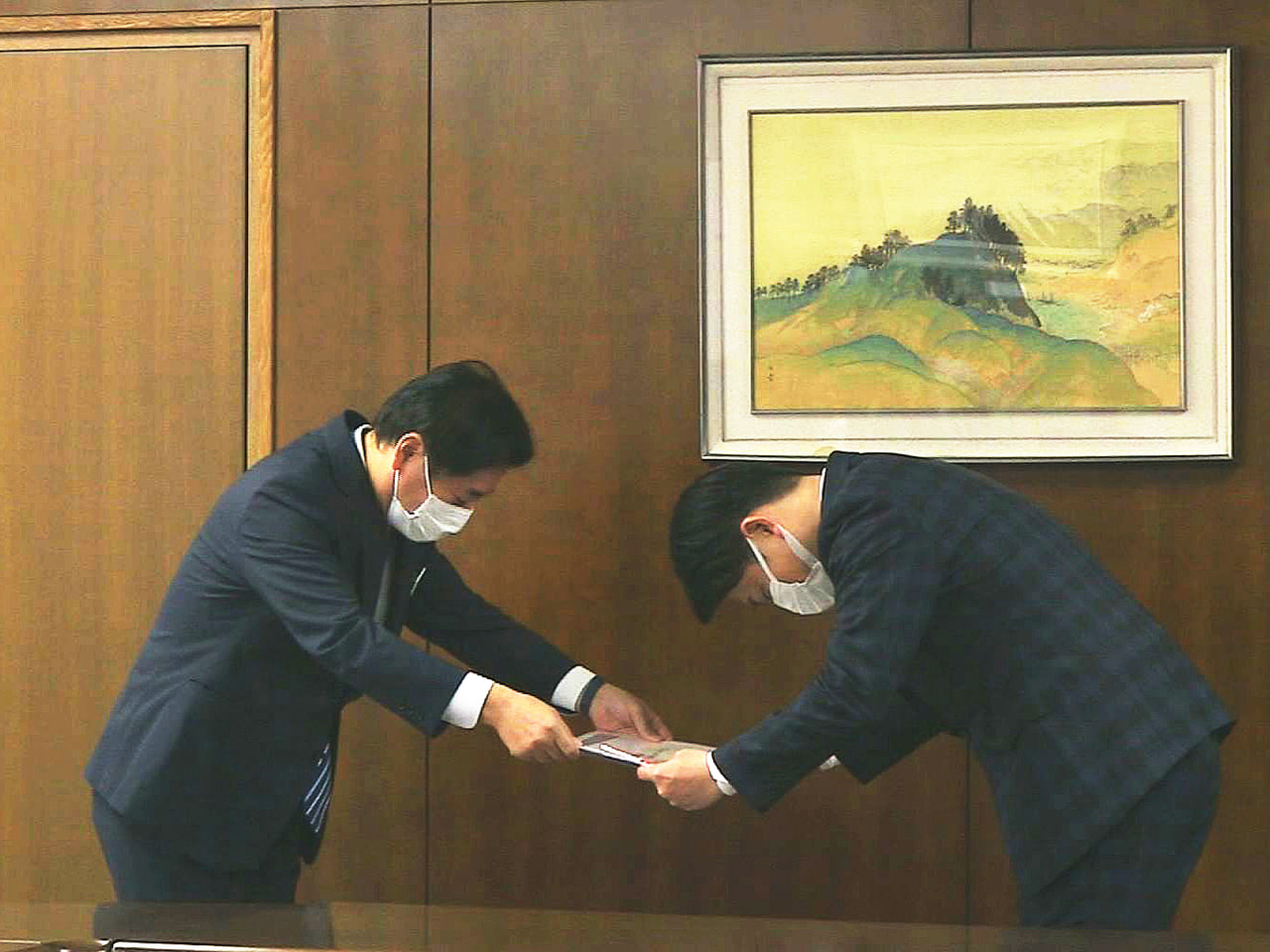 明治安田生命は岐阜市の医療や福祉などに役立ててもらおうと、40万円を寄付しました...