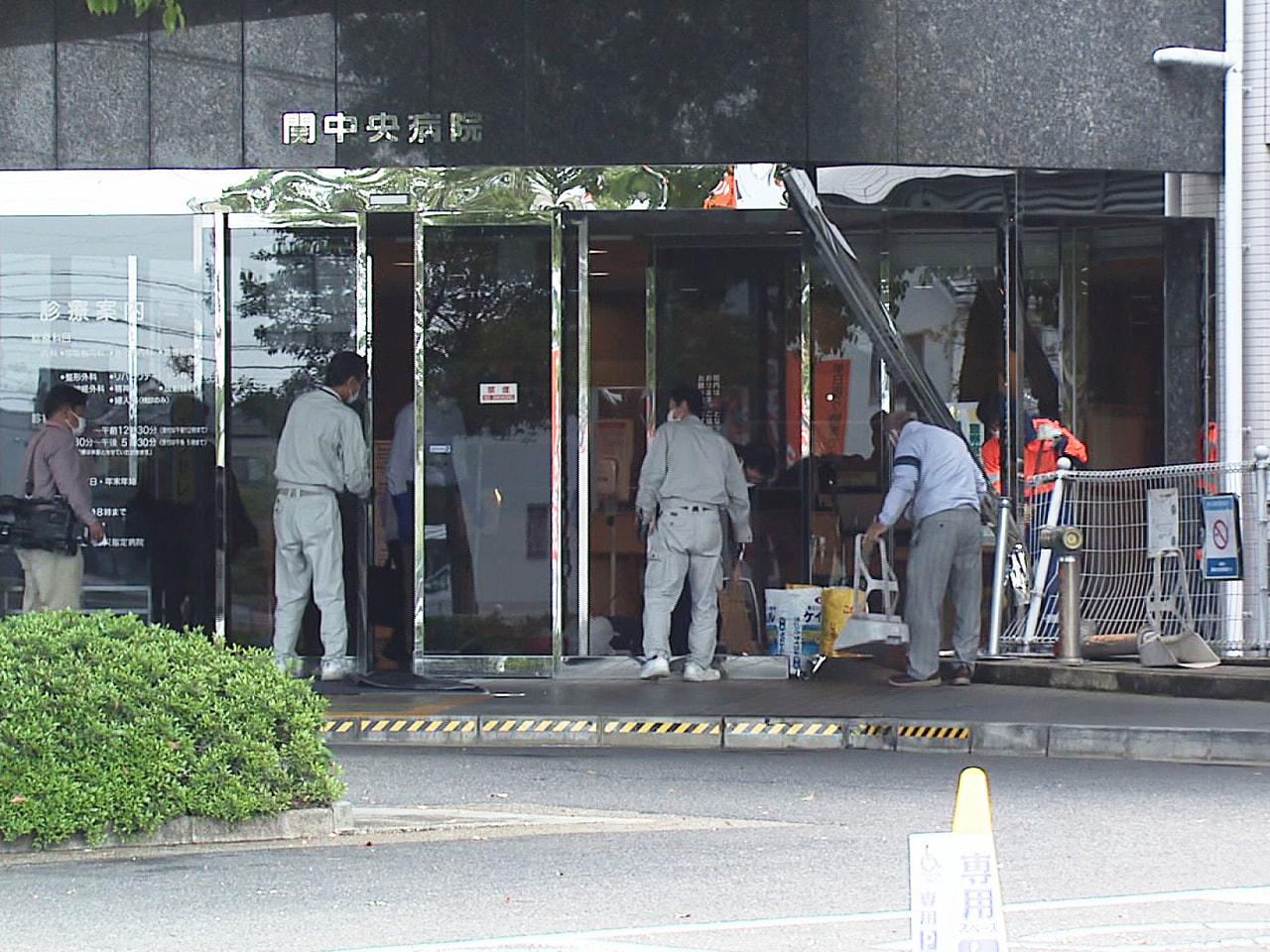 30日午前、岐阜県関市にある関中央病院に82歳の男性が運転する乗用車が突っ込みま...