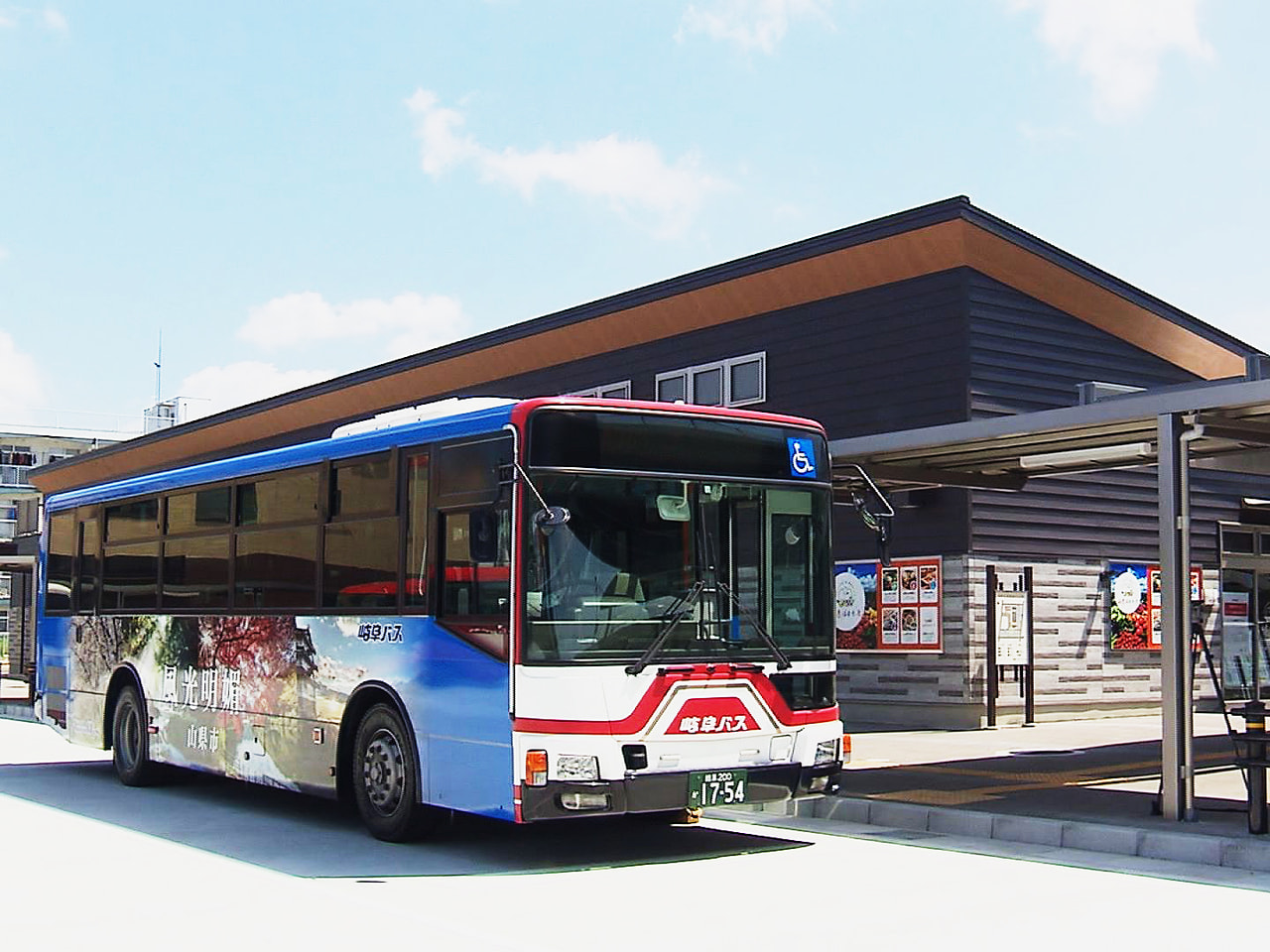 岐阜県内の市で唯一、鉄道の駅がない山県市が、公共交通の利便性を高めようと整備を進...