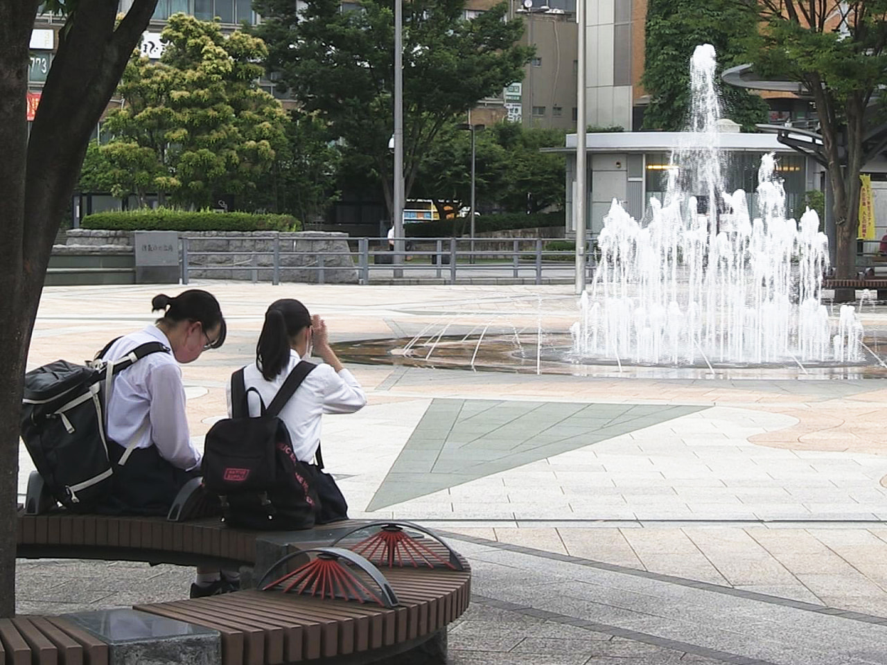 移動性高気圧に覆われた岐阜県内は8日、前の日に続き晴れて、朝から気温が上昇し、県...