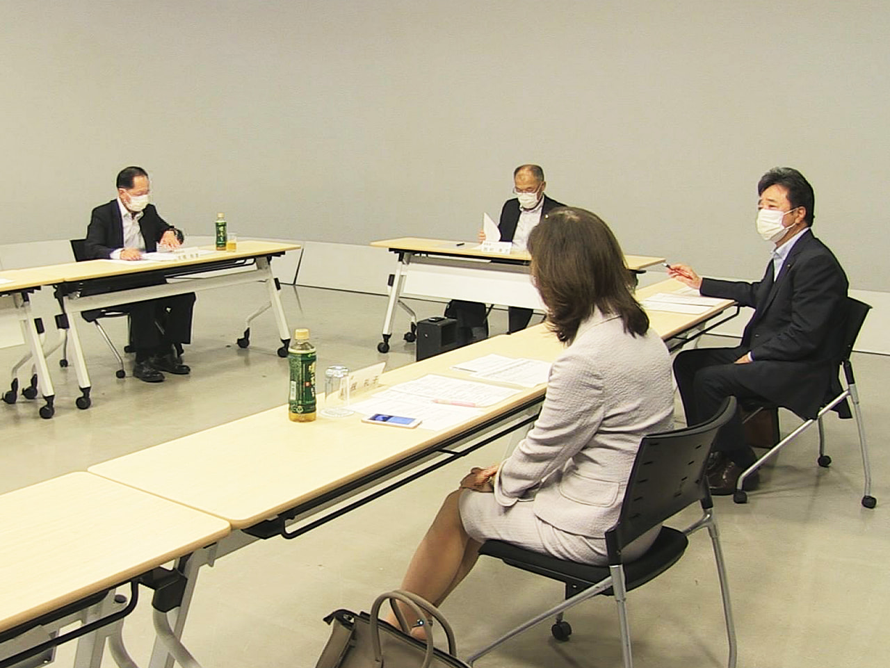 岐阜放送の番組審議会が23日開かれ、5月に放送されたテレビの番組を視聴して意見が...