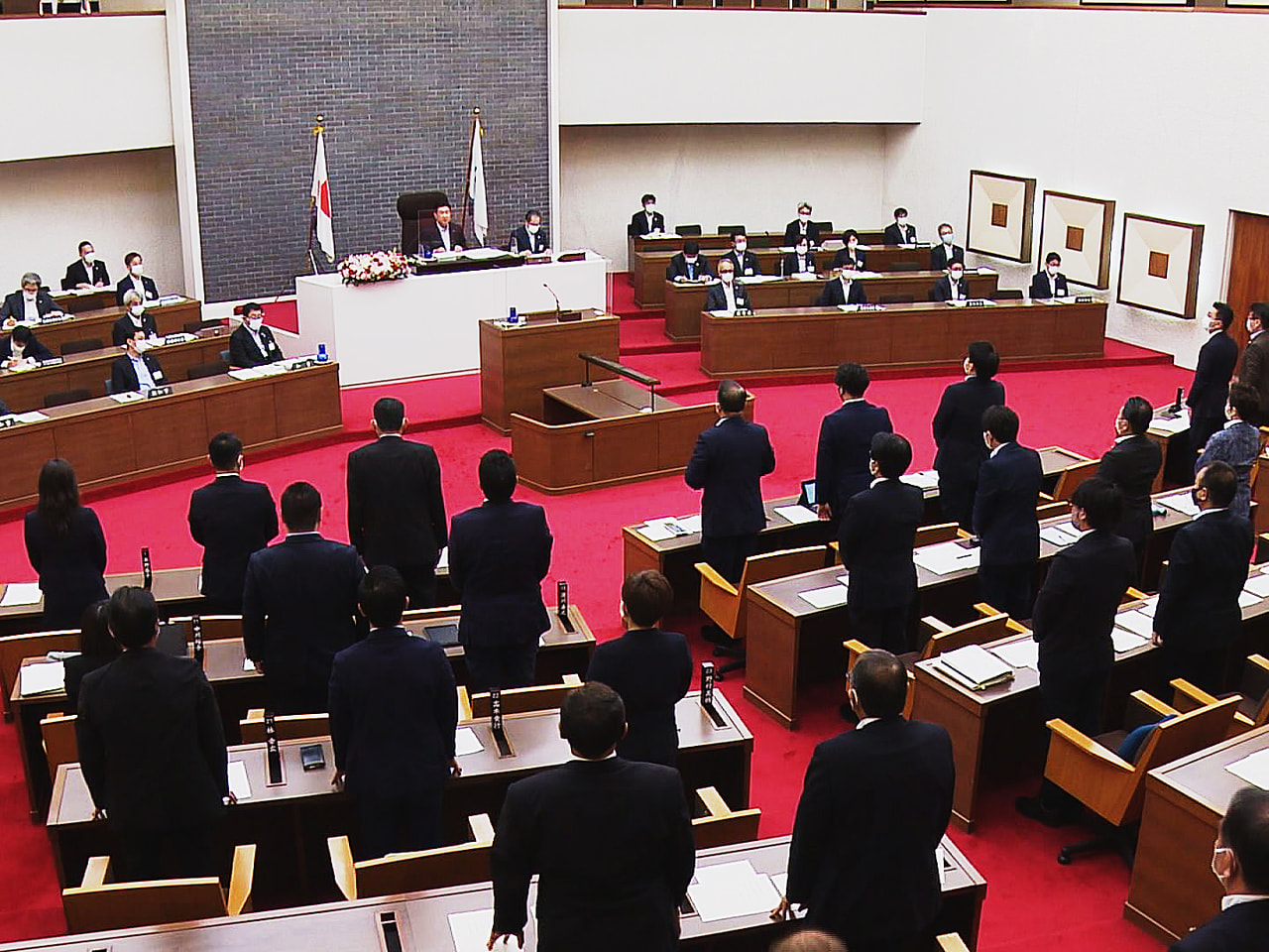 岐阜県議会の定例会は8日、新型コロナウイルスへの対策費を盛り込んだ一般会計で16...
