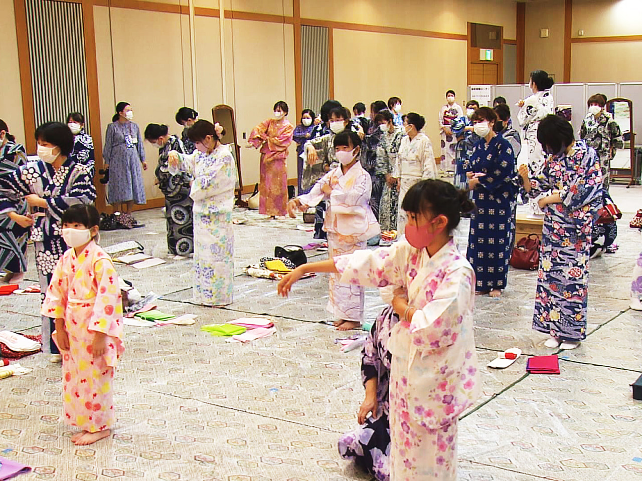 浴衣を着る機会が増える夏本番を前に、着付けの講習会が岐阜市で開催されました。 浴...