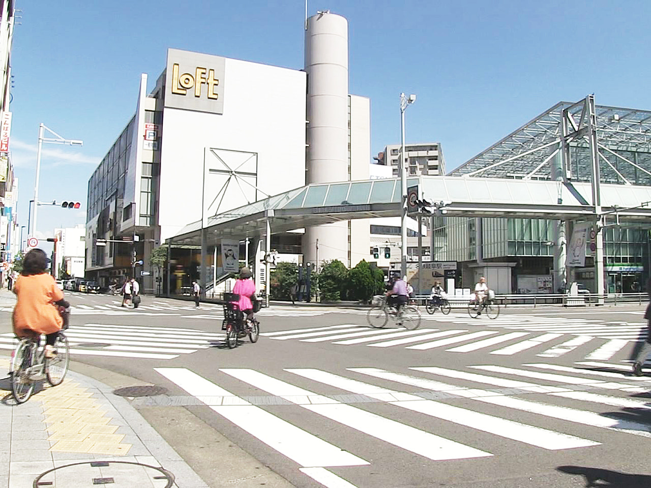 岐阜県は19日、各地で35度を超える猛暑となりました。 気象庁と環境省は熱中症の...