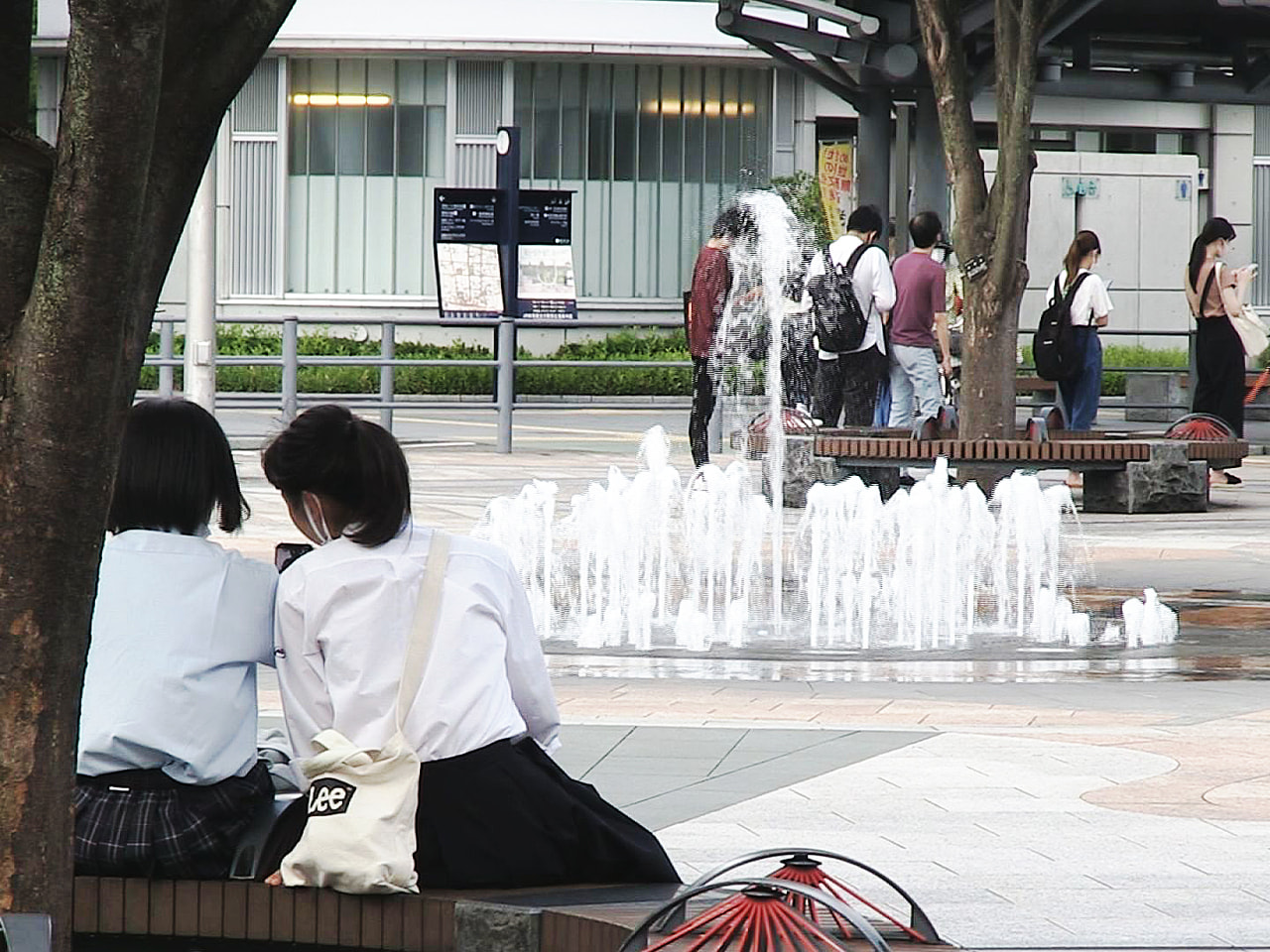 岐阜県内は20日も厳しい暑さが続き、美濃市で最高気温が2日続けて36度を超えるな...