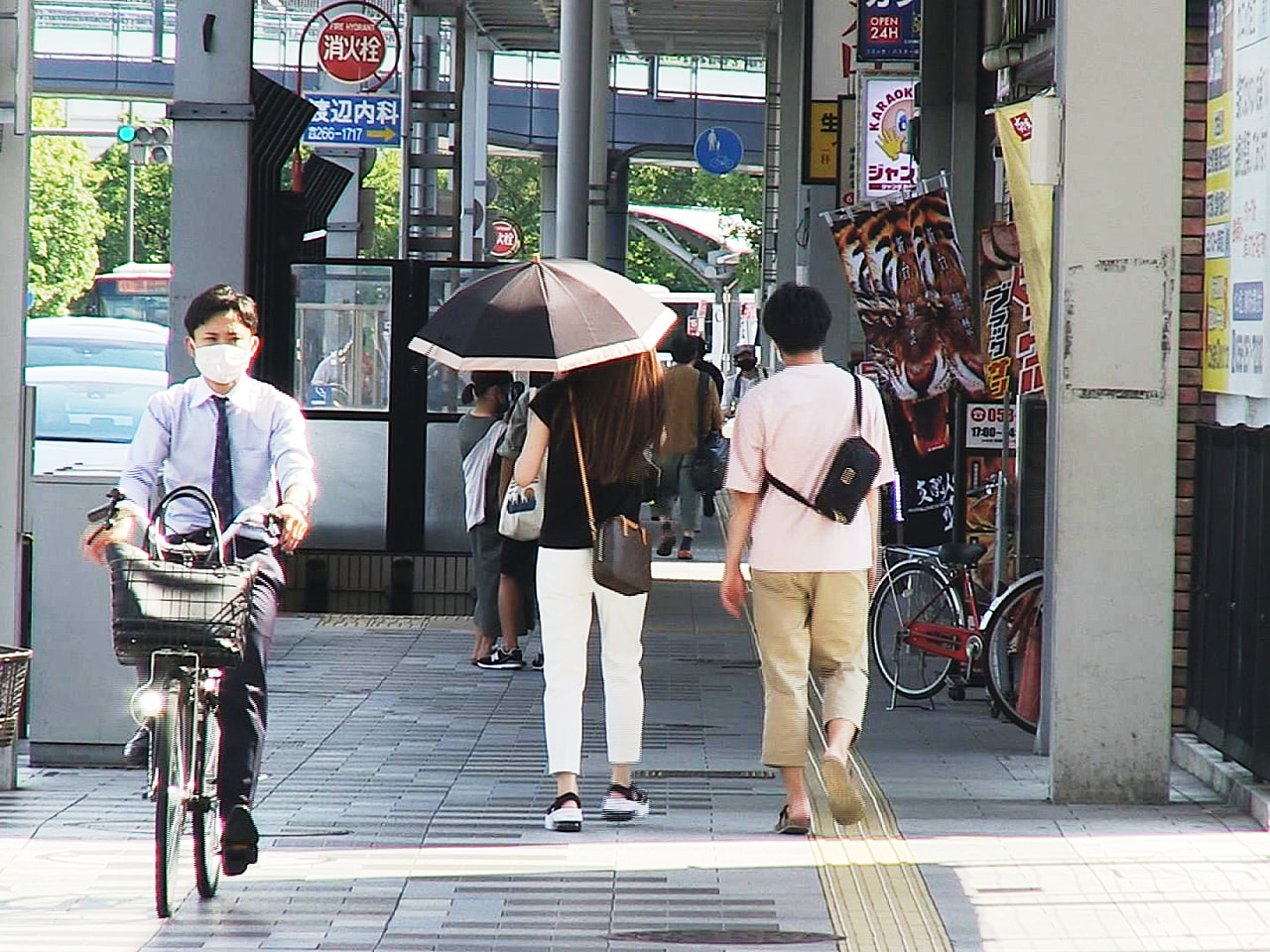 岐阜県内は、23日も厳しい暑さが続き、大垣市や美濃市などは5日連続で猛暑日となり...