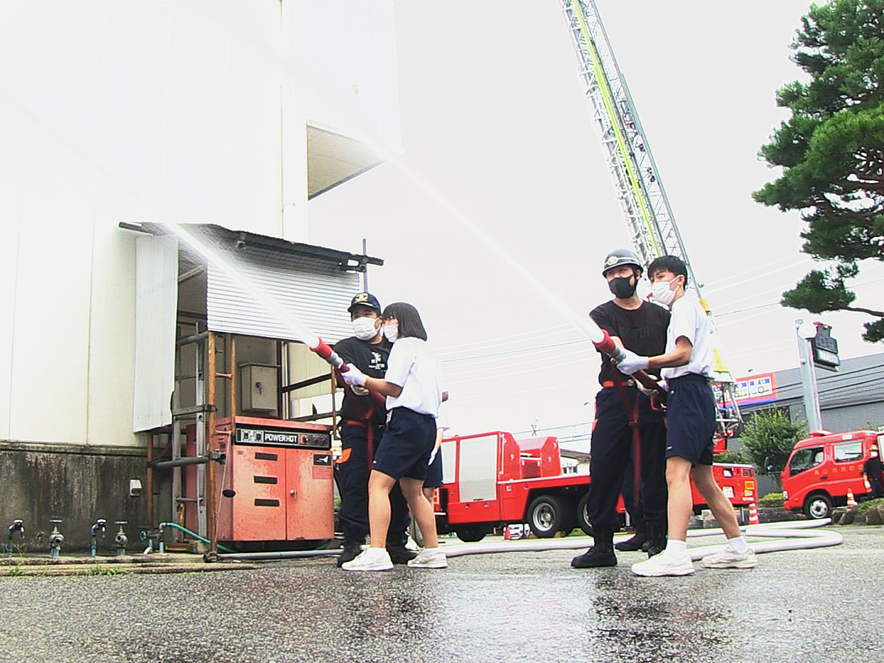 岐阜県高山市の少年消防クラブの中学生が、高山市の消防署で職場体験し、防災、消防意...