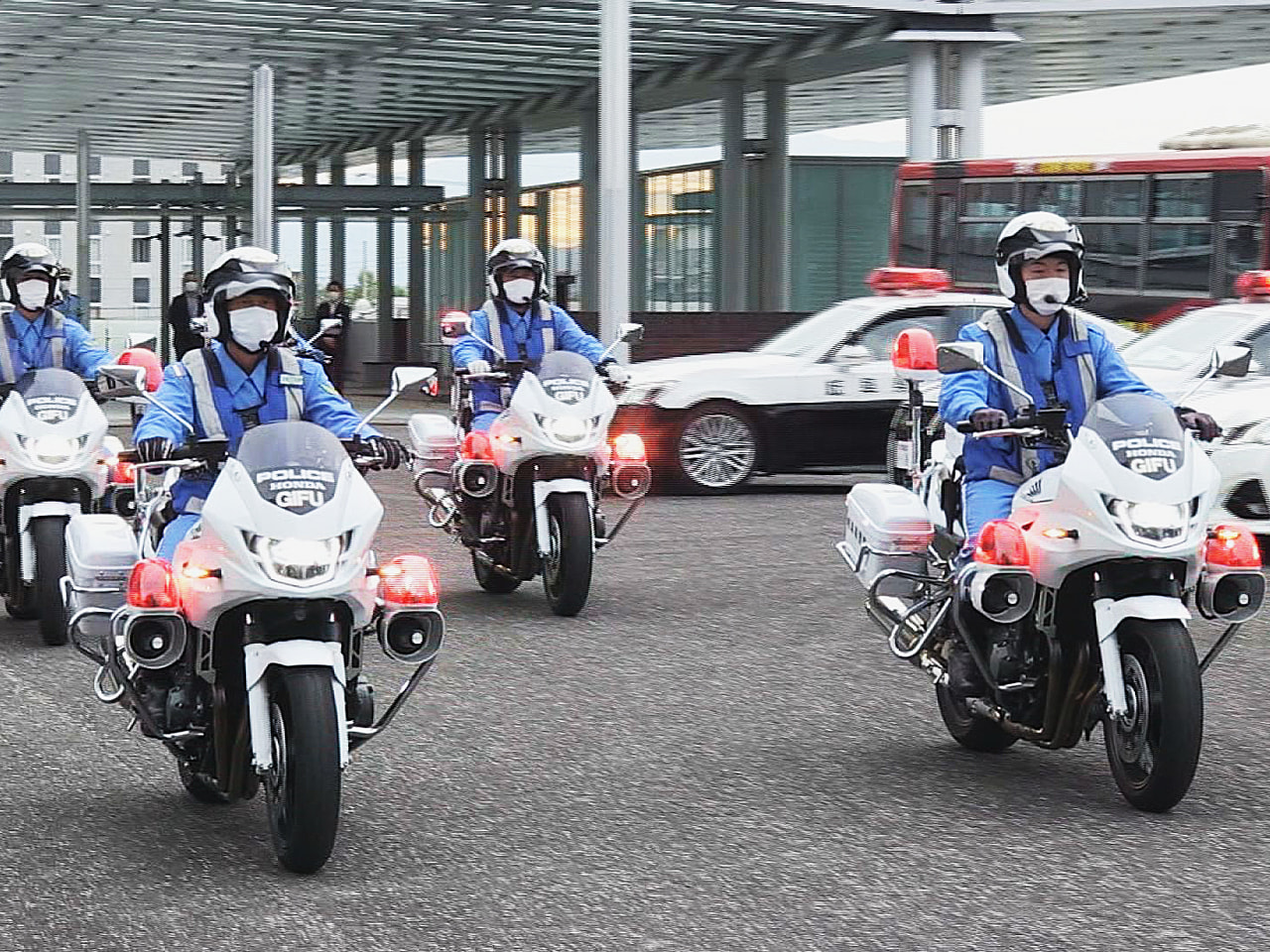 秋の全国交通安全運動が21日始まり、岐阜県警本部ではパトロールの出発式が行われま...