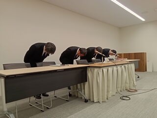 県教育委員会は２３日、部活動の指導中に体罰を行った高校の職員を「戒告」の処分にし...