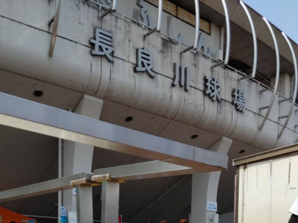 夏の高校野球岐阜大会は２７日、岐阜市のぎふしん長良川球場で準決勝が行われました。...