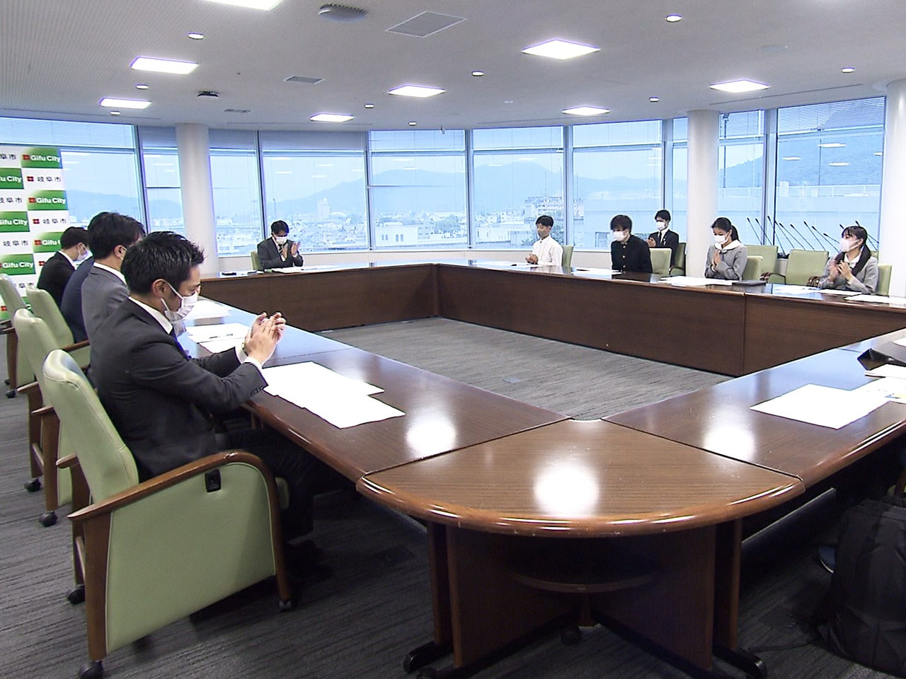 若者が岐阜県岐阜市のまちづくり政策を提言するコンテストに参加したメンバーらが岐阜...