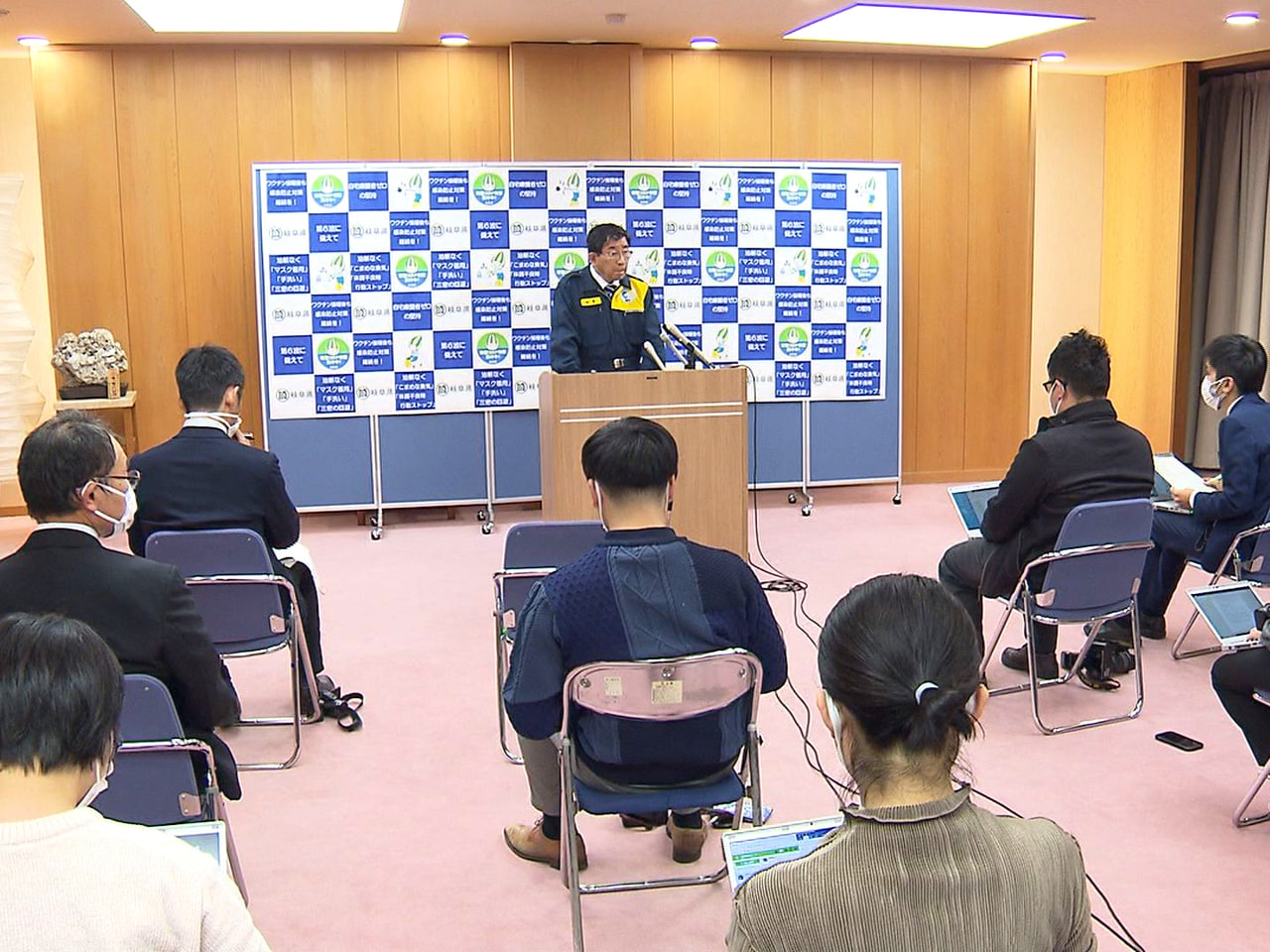 新型コロナウイルスの新たな変異株「オミクロン株」の感染者の濃厚接触者となっていた...