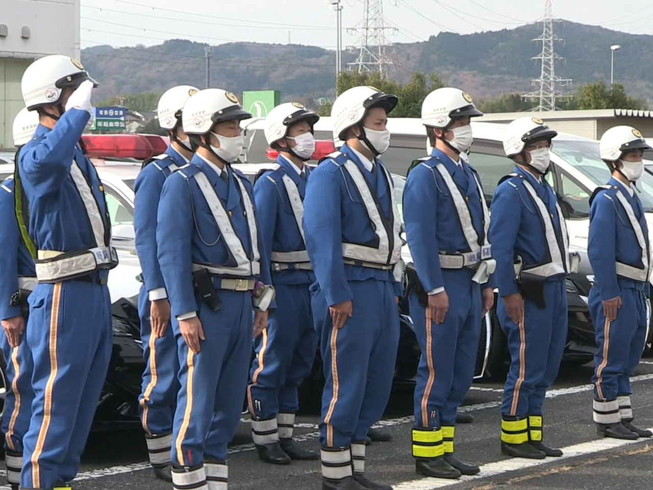 高速道路での交通事故が多発していることを受け岐阜県警は16日、空陸一体での取締り...