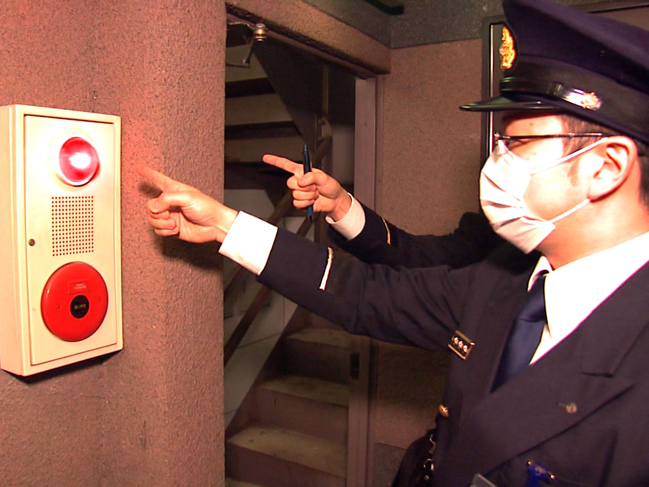 大阪市で24人が死亡した雑居ビル火災を受け、岐阜市消防本部は20日、対象のビルを...