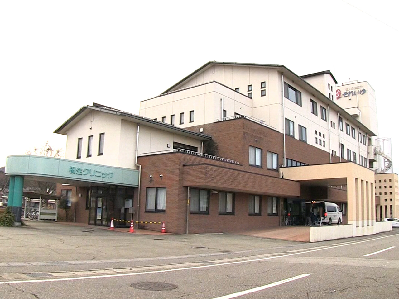 高山市の介護老人保健施設で2017年、入所者5人が相次いで死傷した事件で、傷害致...
